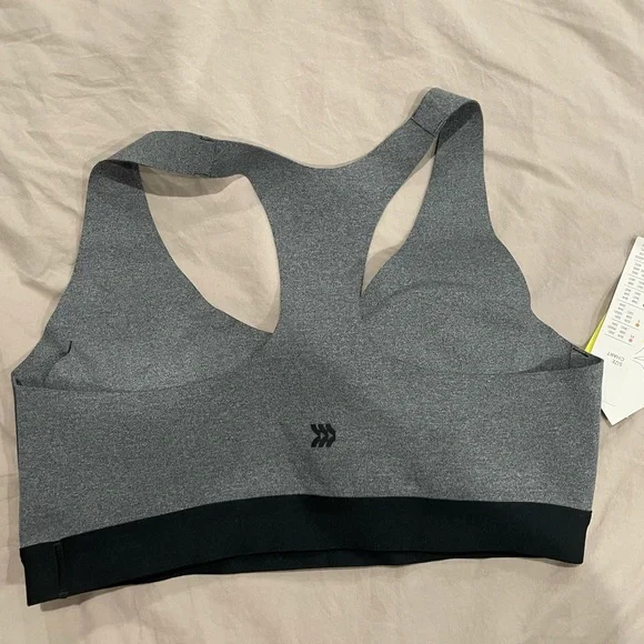 New sports bras - Picture 3 of 3